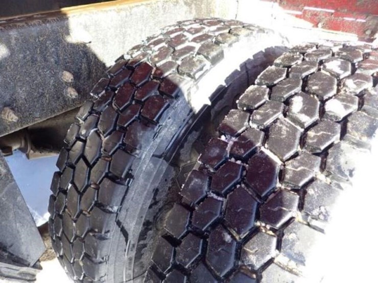 2016-peterbilt-567-image-62