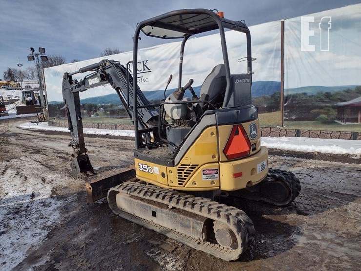 2013-deere-35d-image-49