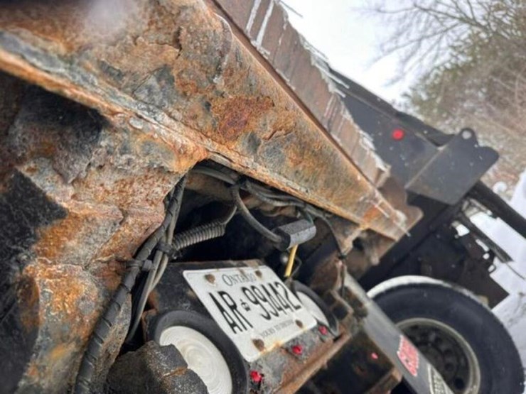 2018-freightliner-114sd-image-58