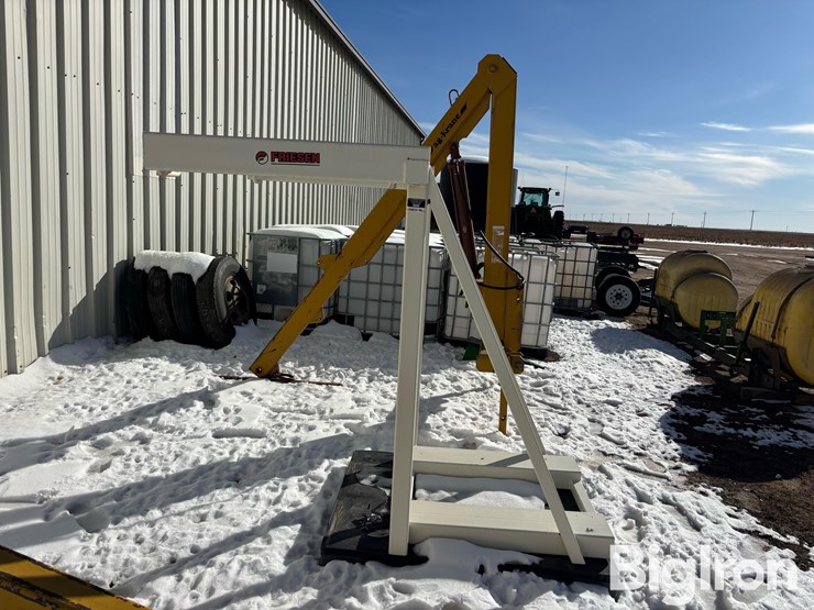 friesen-seed-tote-bag-lift-image-6