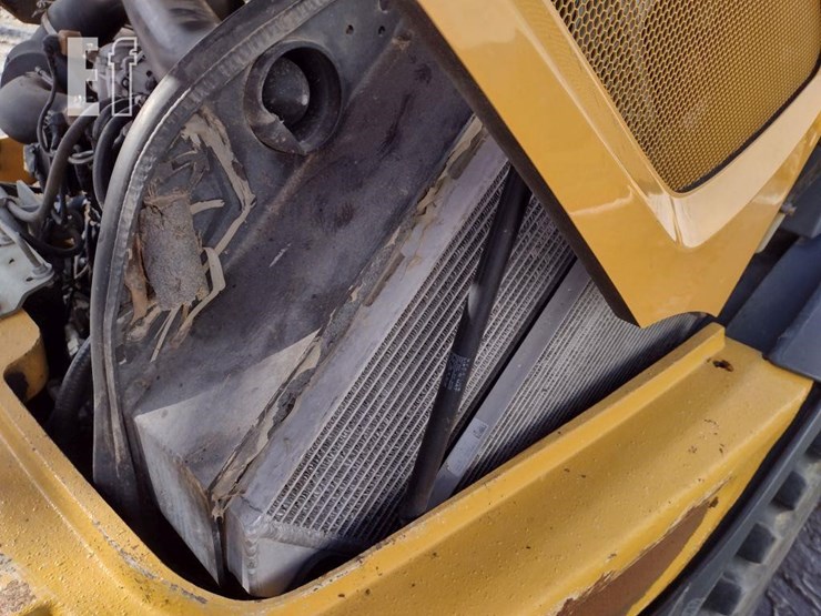 2021-deere-304l-image-26