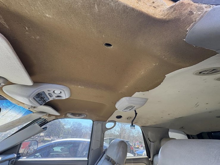 2002-chevrolet-tahoe-image-11