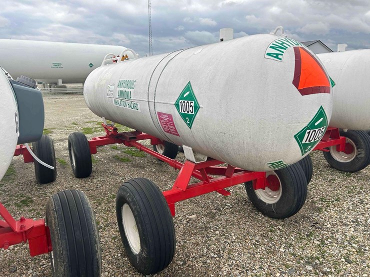 1000-gal.-nh3-tank-on-gear-#6-sells-offsite-image-8