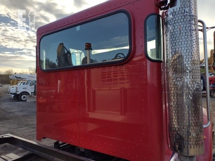 peterbilt-330-image-37