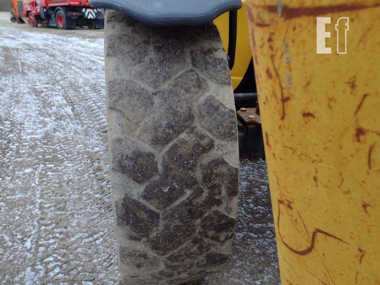 2015-caterpillar-tl1055c-image-22