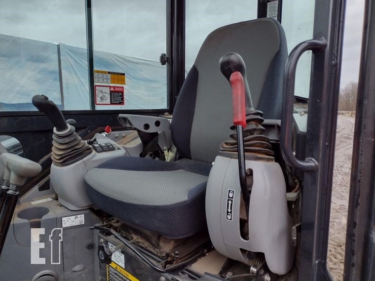 2023-deere-30g-image-13