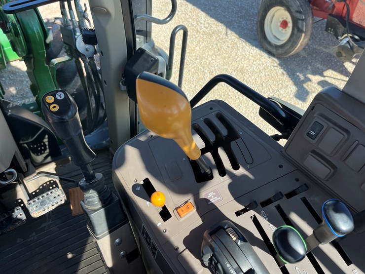 2018-john-deere-6155m-image-19