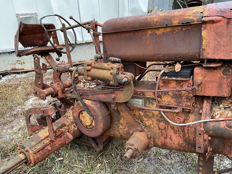 minneapolis-moline-zau-parts-tractor-image-13