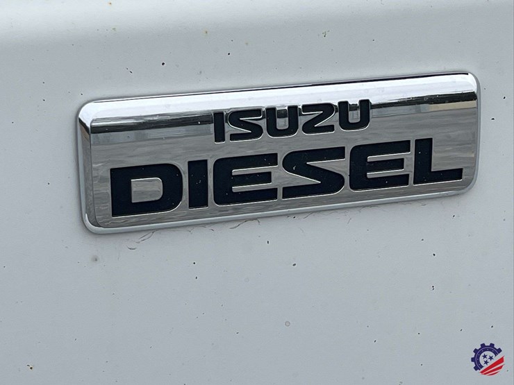 2019-isuzu-npr-image-49
