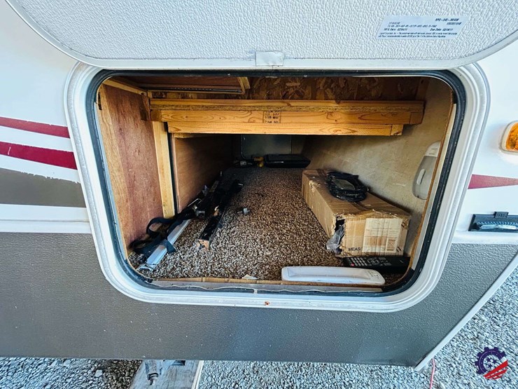 2011-keystone-hornet-platinum-31rbds-t/a-camper-trailer-image-22