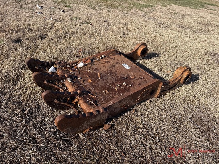 solesbee-4-finger-thumb-excavator-attachment-image-4