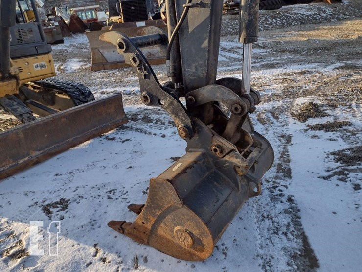 2013-deere-35d-image-17