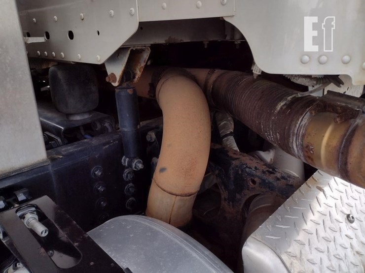 2017-freightliner-122sd-image-37