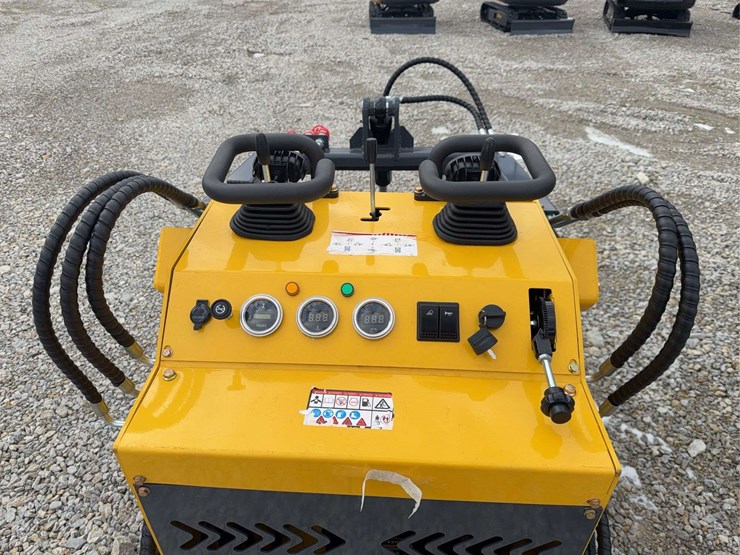 2025-zjg-zj-380-mini-skid-steer-image-8