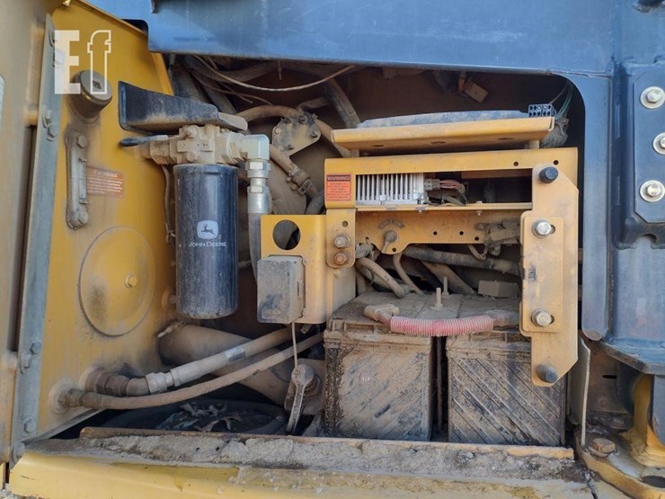 2008-deere-750j-lt-image-40