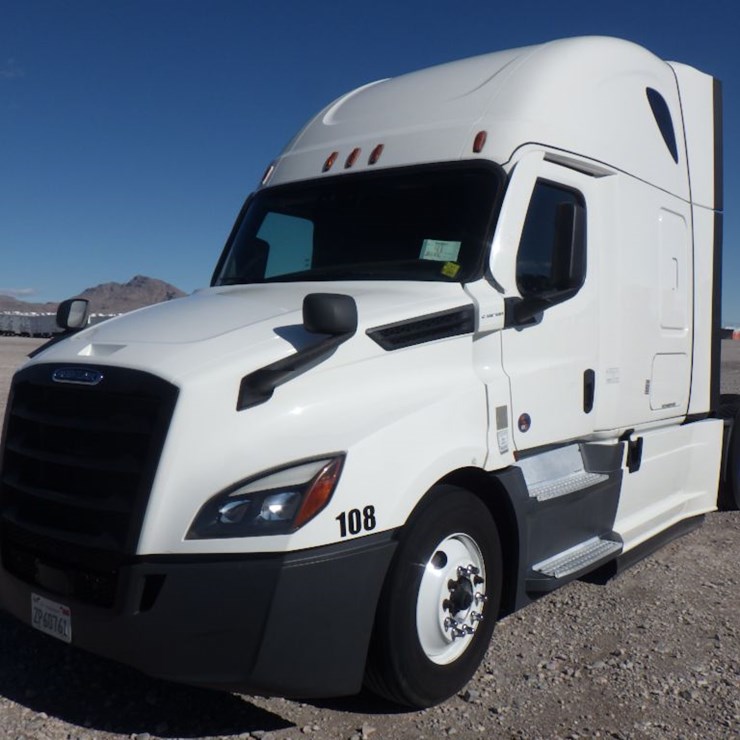 2020 FREIGHTLINER CASCADIA 126