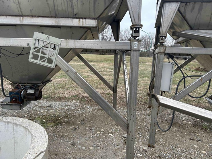 layco-stainless-steel-bin-hopper-#3-sells-offsite-image-4