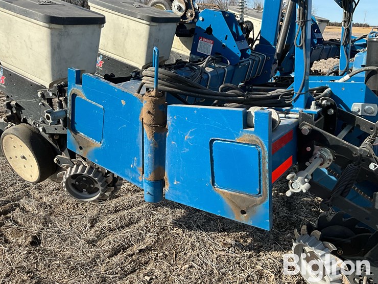 2010-kinze-3200-image-13