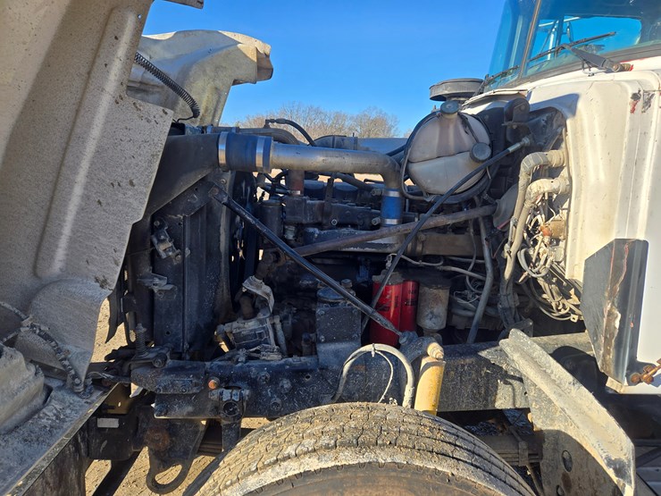 1999-mack-rd690s-image-51