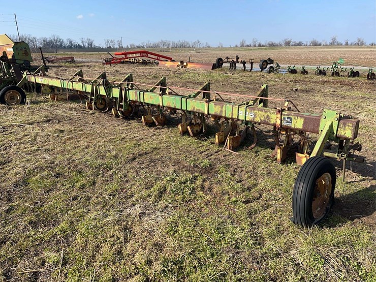 john-deere-8-image-1