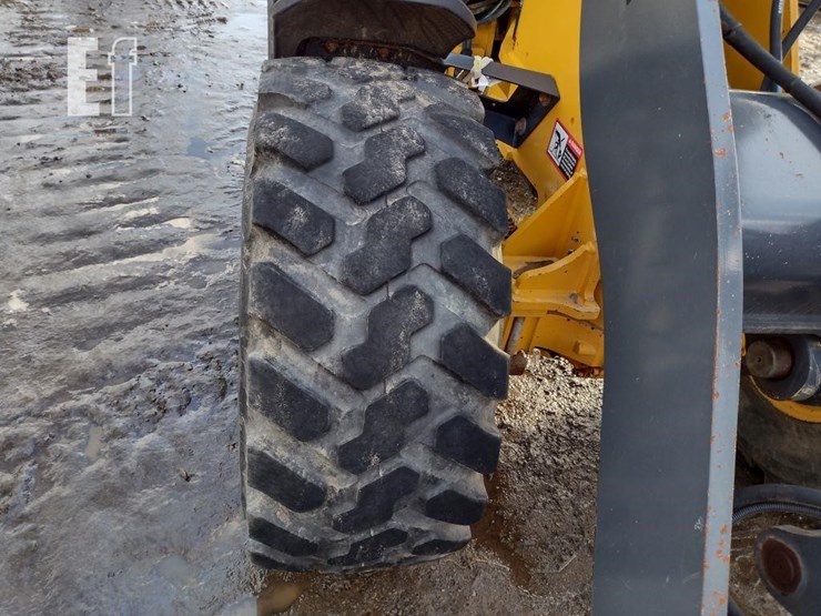 2021-deere-304l-image-21