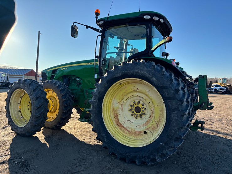 john-deere-8320-image-3