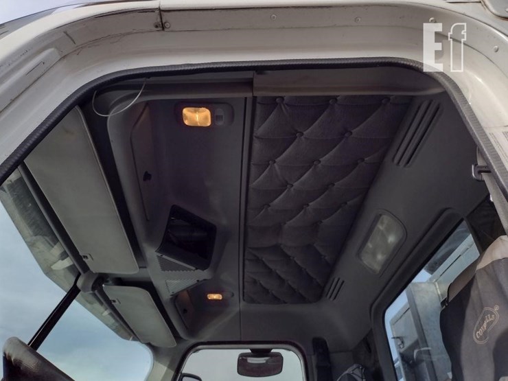 2017-freightliner-122sd-image-15