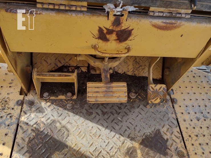 1998-caterpillar-d4c-xl-image-8