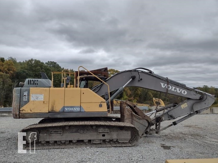 2015-volvo-ec220e-lr-image-3