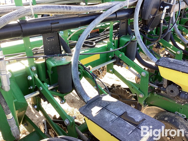 2014-john-deere-1775nt-image-18