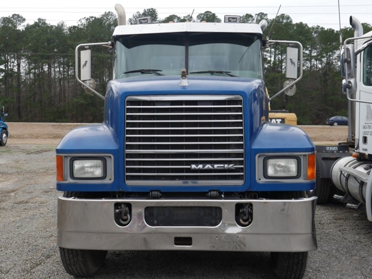 2013-mack-pinnacle-chu613-image-21