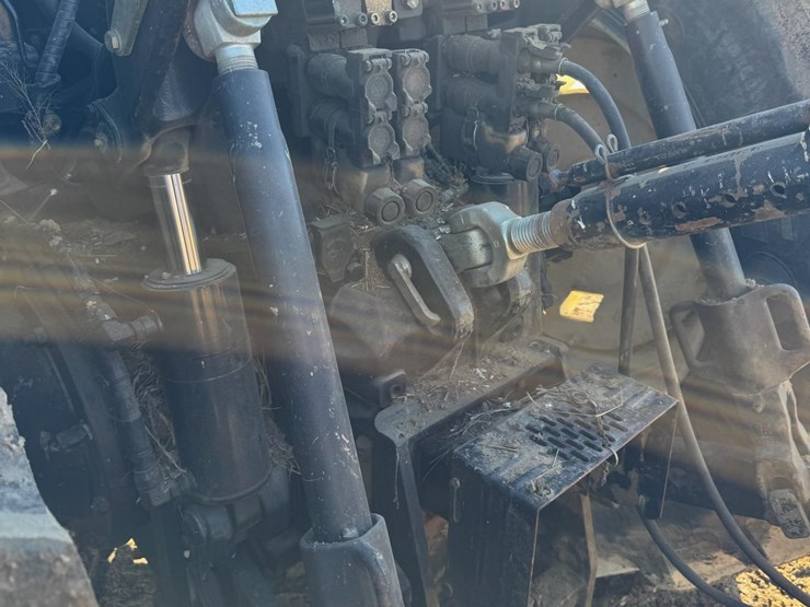 2010-new-holland-t7050-image-10