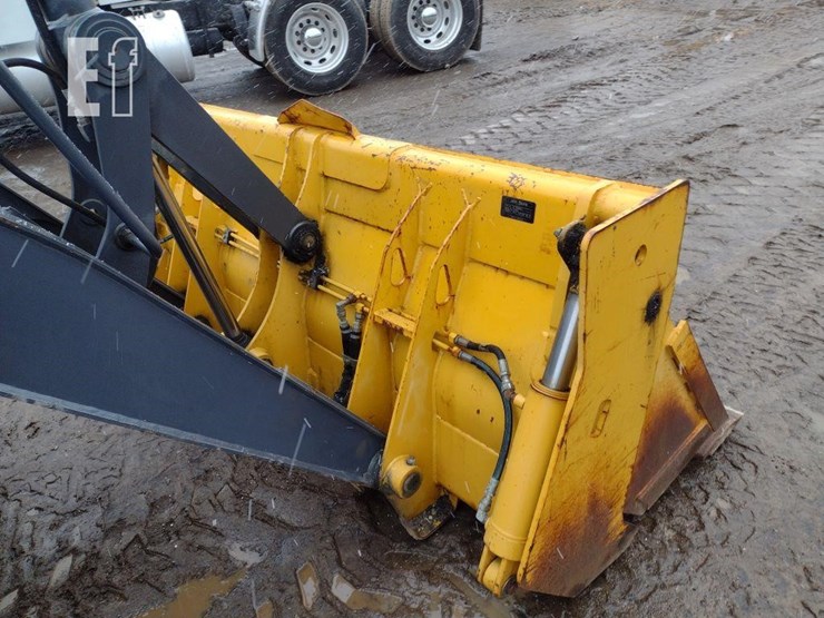 2010-deere-310j-image-14