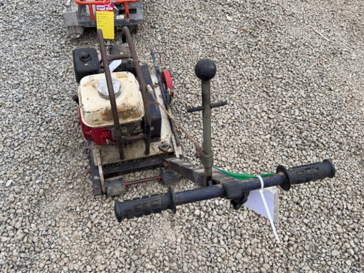 concrete-saw-with-honda-motor-image-3