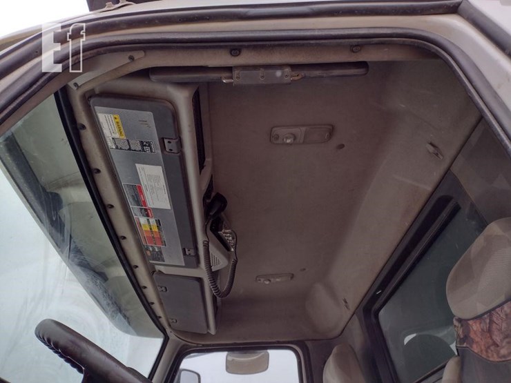 12-volvo-vhd-dump-truck^title^-image-17