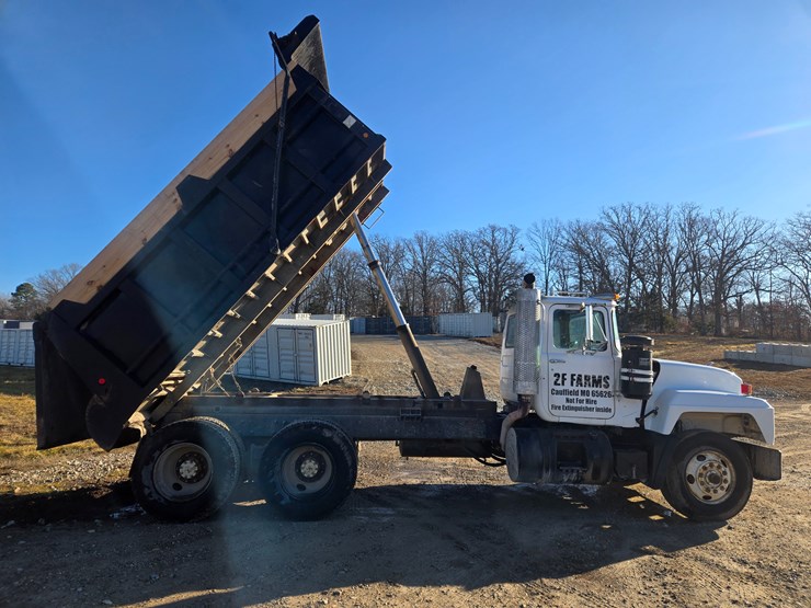 1999-mack-rd690s-image-36