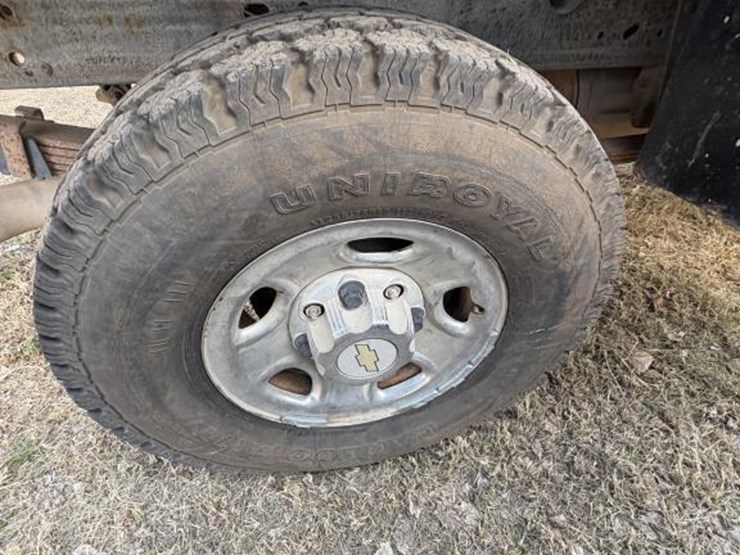 2009-chevrolet-3500-image-10