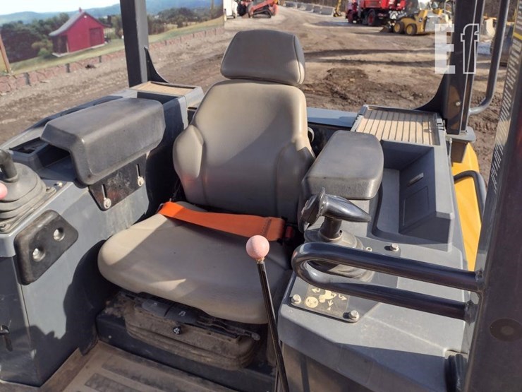 2020-deere-450k-image-13