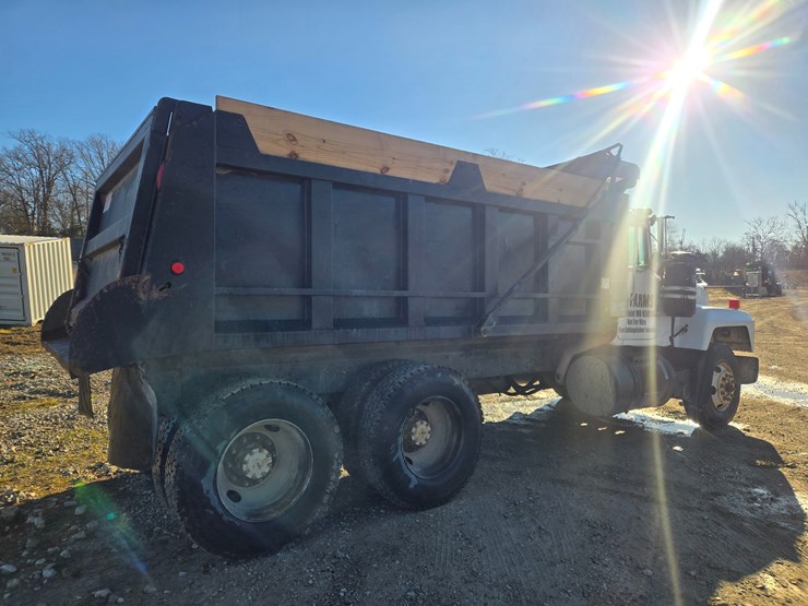 1999-mack-rd690s-image-19