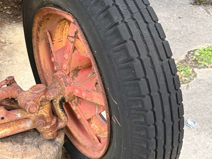 twin-city-21-32-tractor-image-30