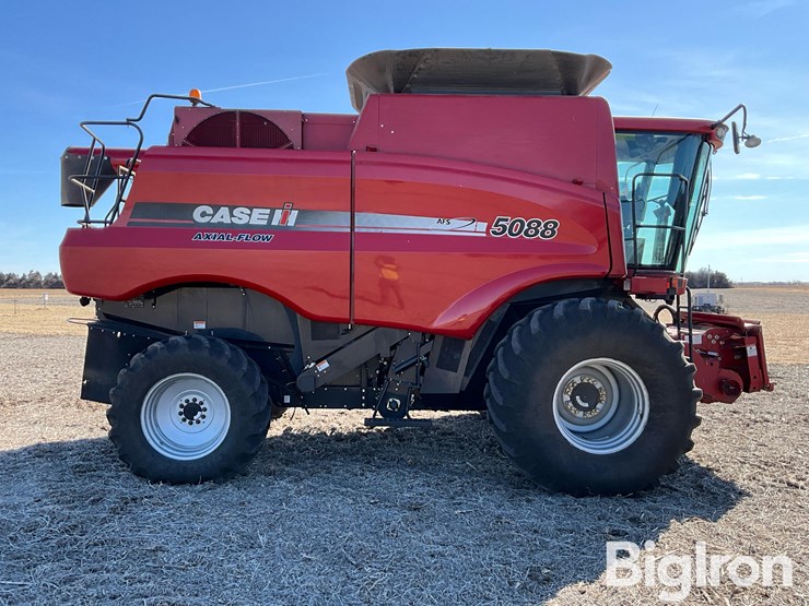 2011-case-ih-5088-image-4