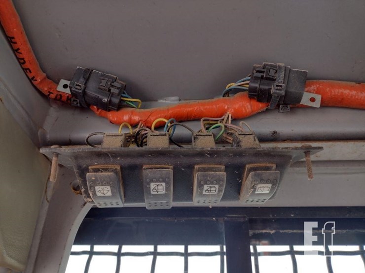 2005-caterpillar-d4g-xl-image-10