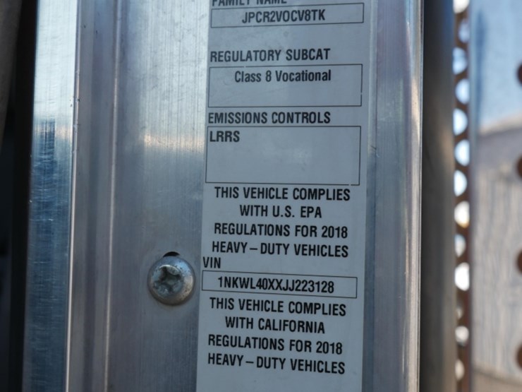 2018-kenworth-w900-image-17