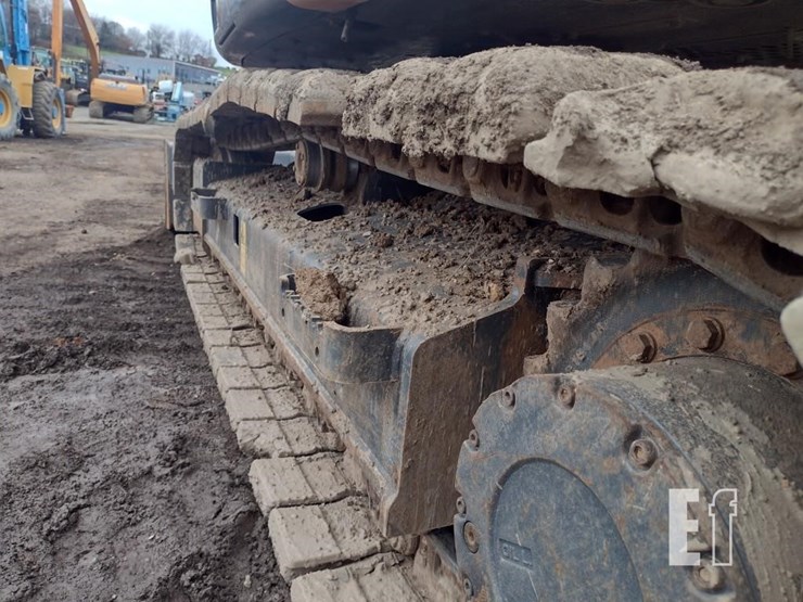 2022-case-cx145d-msr-image-30