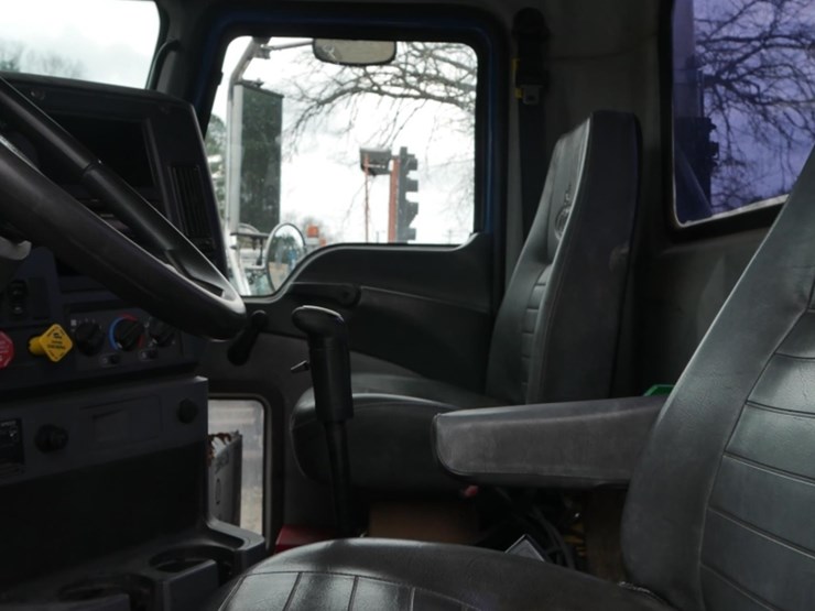 2013-mack-pinnacle-chu613-image-25