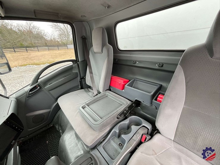 2019-isuzu-npr-image-65