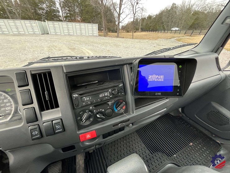 2019-isuzu-npr-image-68