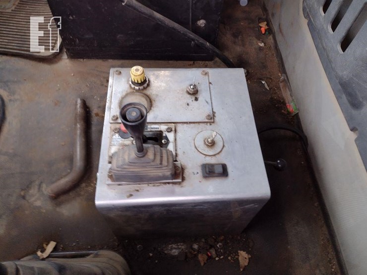 12-volvo-vhd-dump-truck^title^-image-11