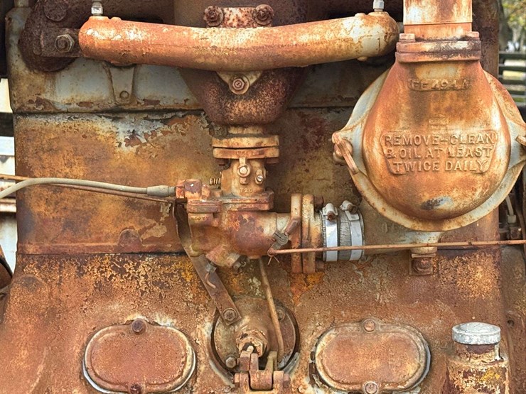 twin-city-21-32-tractor-image-10