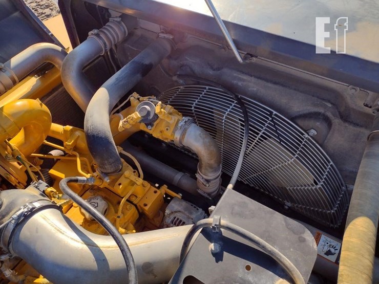 2020-deere-350g-lc-image-56